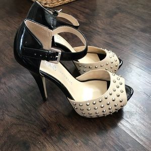 Rock and Republic Nude and Black heels size 7
